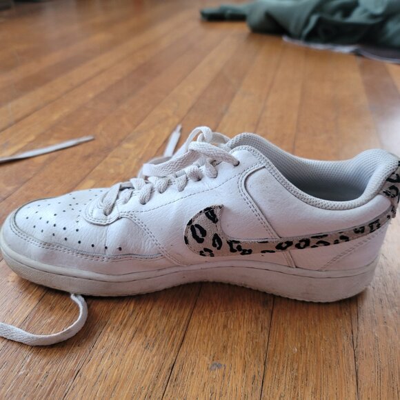 Nike size 8.5 sneakers - Picture 5 of 9